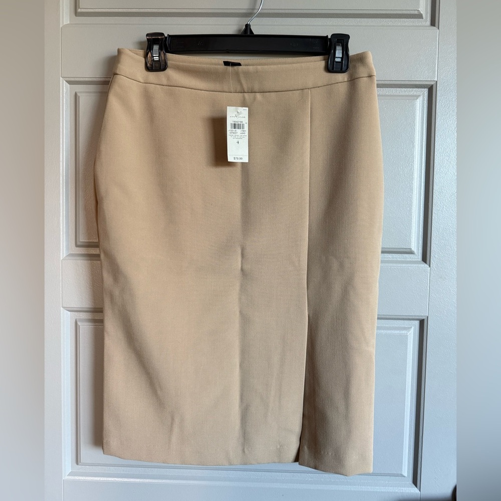 Ann Taylor - Classic Professional Beige/Khaki Midi Skirt - NWT Size 4